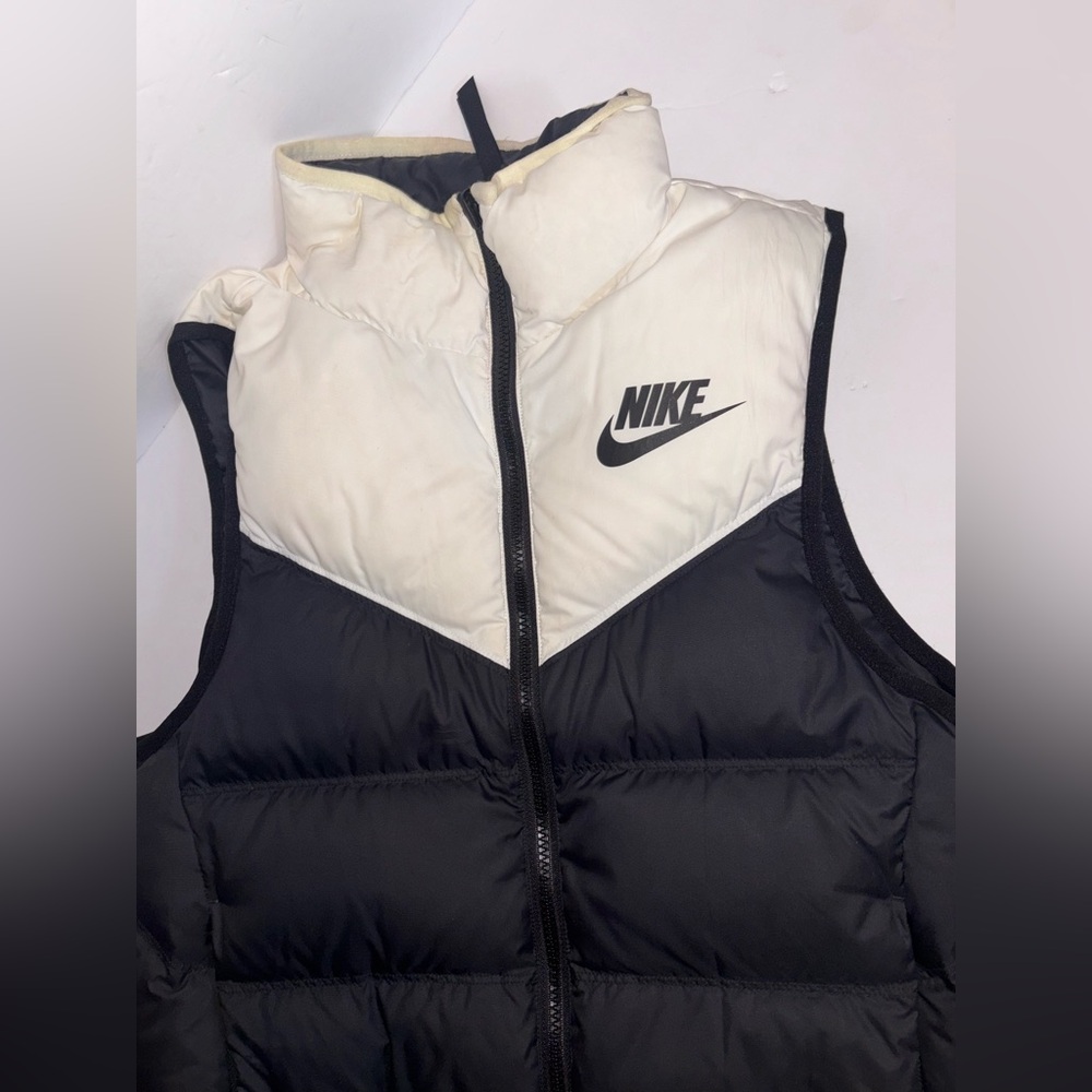 Women’s Medium Nike Sportswear Windrunner Reversible Down Fill Vest
